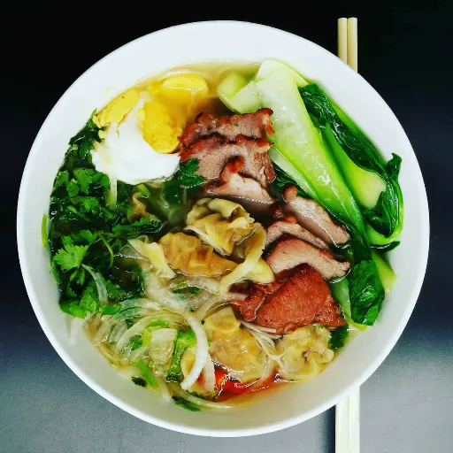 Potage au poulet et aux vermicelles